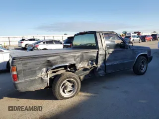 1994 Mitsubishi Mighty Max z VIN JA7LS21G6RP012556, wystawiony jako Copart lot #44242825 z przebiegiem 213 338 mil mil oraz Szkody całkowita. Historia ofert i sprzedaży dostępna na DreamBid. Obrazek 3.