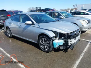2021 Nissan Altima 2.5 S with VIN 1N4BL4BV2MN364984, listed as a IAAI auction lot 41761383 with 118,695 mi miles. Bid and sale history available at carsss.com. Image 1.