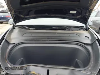 2025 Tesla Model Y Long Range z VIN 7SAYGDED8SF259764, wystawiony jako IAAI lot #42095888 z przebiegiem 2 685 mil mil oraz . Historia ofert i sprzedaży dostępna na DreamBid. Obrazek 10.