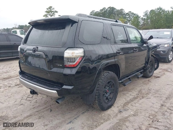 2022 Toyota 4Runner TRD Off Road with VIN JTEPU5JR1N6037734, listed as a IAAI auction lot 41530167 with 33,522 mi miles. Bid and sale history available at carsss.com. Image 4.
