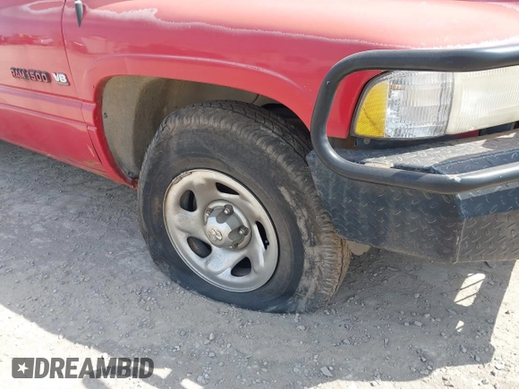 1998 Dodge 1500 z VIN 3B7HC13Z3WG233093, wystawiony jako IAAI lot #41526254 z przebiegiem 260 000 mil mil oraz . Historia ofert i sprzedaży dostępna na DreamBid. Obrazek 6.