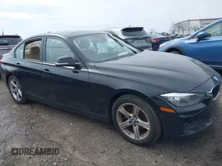 2015 BMW 3 Series 328i xDrive z VIN WBA3B3G58FNT68557, wystawiony jako IAAI lot #41966950 z przebiegiem 119 481 mil mil oraz . Historia ofert i sprzedaży dostępna na DreamBid. Obrazek 1.