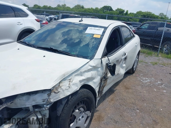 2008 Pontiac G6 1SV Value Leader with VIN 1G2ZF57B784201817, listed as a IAAI auction lot 39711687 with 1 mi miles. Bid and sale history available at carsss.com. Image 13.