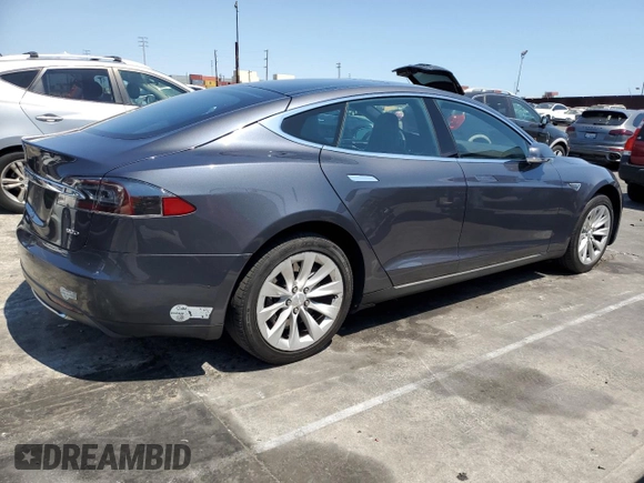 2016 Tesla Model S 90D z VIN 5YJSA1E22GF136325, wystawiony jako Copart lot #65238105 z przebiegiem 182 196 mil mil oraz Szkoda całkowita • Salvage title. Historia ofert i sprzedaży dostępna na DreamBid. Obrazek 3.