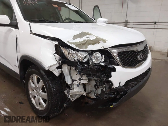 2011 Kia Sorento LX with VIN 5XYKTCA14BG007524, listed as a IAAI auction lot 41251094 with 150,053 mi miles. Bid and sale history available at carsss.com. Image 6.