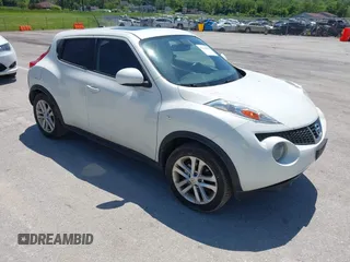 2013 Nissan Juke SV z VIN JN8AF5MVXDT230174, wystawiony jako IAAI lot #42224915 z przebiegiem 151 702 mil mil oraz . Historia ofert i sprzedaży dostępna na DreamBid. Obrazek 1.