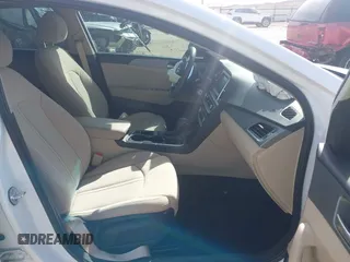 2018 Hyundai Sonata SE z VIN 5NPE24AF0JH704634, wystawiony jako IAAI lot #42250872 z przebiegiem 47 333 mil mil oraz . Historia ofert i sprzedaży dostępna na DreamBid. Obrazek 5.