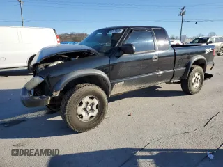 2002 Chevrolet S-10 LS with VIN 1GCCT19W228189014, listed as a Copart auction lot 89177205 with 0 mi miles and Salvage Title. Bid and sale history available at carsss.com. Image 1.