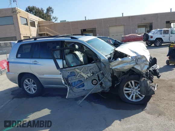 2006 Toyota Highlander Hybrid with VIN JTEDW21A560003550, listed as a IAAI auction lot 42083364 with 147,486 mi miles. Bid and sale history available at carsss.com. Image 13.