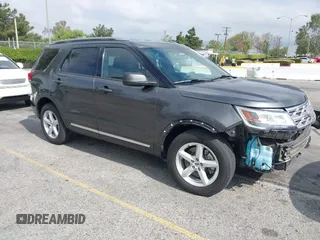 2018 Ford Explorer XLT z VIN 1FM5K7D82JGB56585, wystawiony jako IAAI lot #42129728 z przebiegiem 39 007 mil mil oraz . Historia ofert i sprzedaży dostępna na DreamBid. Obrazek 1.