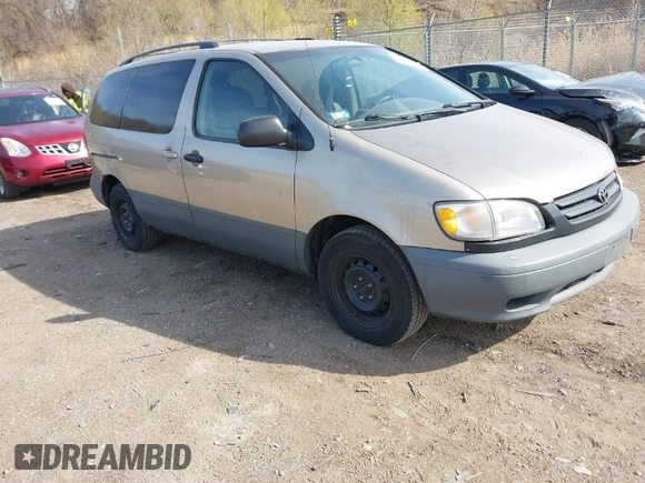 2001 Toyota Sienna LE with VIN 4T3ZF13C41U377591, listed as a IAAI auction lot 42065958 with 268,180 mi miles. Bid and sale history available at carsss.com. Image 1.