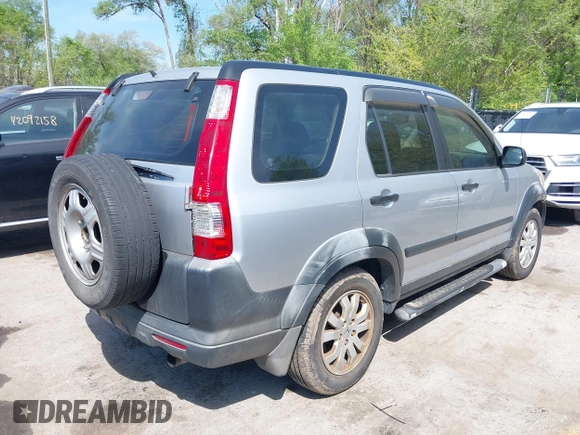 2005 Honda CR-V LX with VIN JHLRD78525C040139, listed as a IAAI auction lot 42097811 with 306,718 mi miles. Bid and sale history available at carsss.com. Image 4.