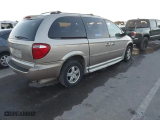 2005 Dodge Caravan SXT with VIN 2D4GP44L55R596566, listed as a IAAI auction lot 41052753 with 109,031 mi miles. Bid and sale history available at carsss.com. Image 4.