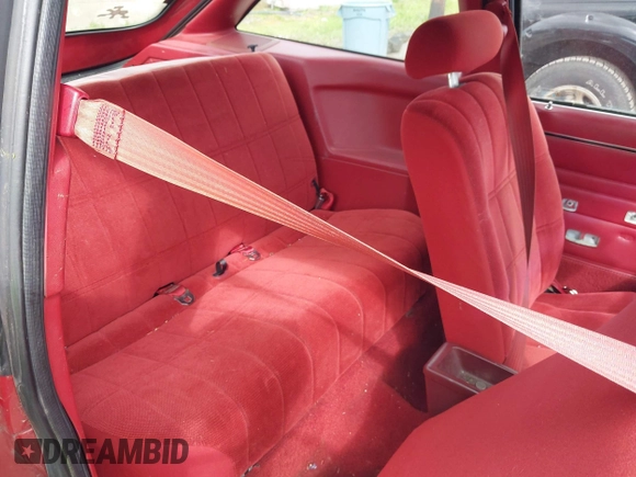 1989 Ford Escort z VIN 1FAPP9194KW249161, wystawiony jako IAAI lot #41988003 z przebiegiem 75 974 mil mil oraz . Historia ofert i sprzedaży dostępna na DreamBid. Obrazek 8.