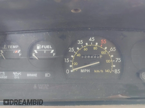 1983 Toyota Pickup z VIN JT4RN44R8D1137485, wystawiony jako IAAI lot #41741970 z przebiegiem 328 446 mil mil oraz . Historia ofert i sprzedaży dostępna na DreamBid. Obrazek 7.