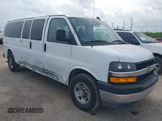 2025 Chevrolet Express Passenger z VIN 1GAZGPF76S1104773, wystawiony jako IAAI lot #42420538 z przebiegiem 19 507 mil mil oraz . Historia ofert i sprzedaży dostępna na DreamBid. Obrazek 1.