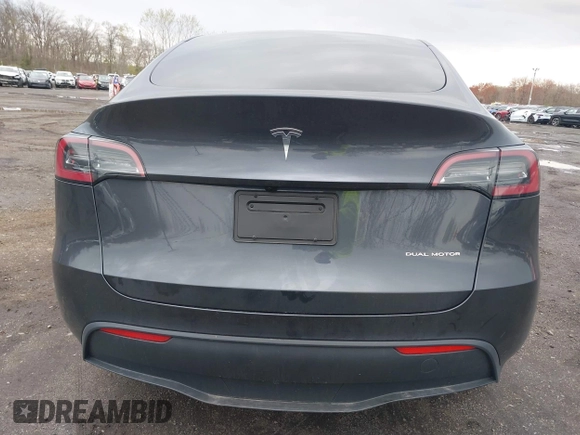 2024 Tesla Model Y Long Range z VIN 7SAYGDEE1RA323921, wystawiony jako IAAI lot #42027195 z przebiegiem 13 774 mil mil oraz . Historia ofert i sprzedaży dostępna na DreamBid. Obrazek 16.