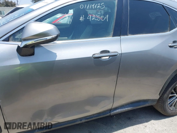 2022 Lexus NX 350 Premium z VIN 2T2GGCEZ1NC008202, wystawiony jako IAAI lot #42438898 z przebiegiem 14 729 mil mil oraz . Historia ofert i sprzedaży dostępna na DreamBid. Obrazek 19.