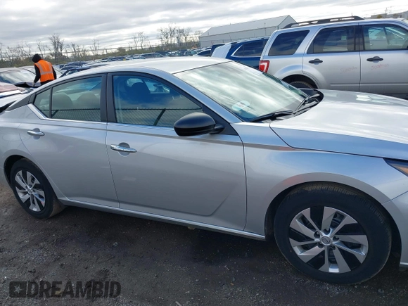 2024 Nissan Altima S with VIN 1N4BL4BV8RN374491, listed as a IAAI auction lot 40843321 with 19,992 mi miles and . Bid and sale history available at carsss.com. Image 13.