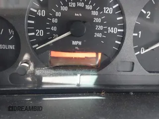 1996 BMW 3 Series Z3 1.9 z VIN 4USCH7327TLB75423, wystawiony jako IAAI lot #42822752 z przebiegiem Nie podano mil oraz . Historia ofert i sprzedaży dostępna na DreamBid. Obrazek 7.