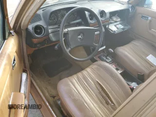 1983 Mercedes-Benz 300 D with VIN WDBAB33A1DB032601, listed as a Copart auction lot 82419003 with 330,483 mi miles and Non Repairable. Bid and sale history available at carsss.com. Image 8.
