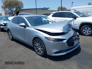 2020 Mazda 3 Select z VIN 3MZBPACL1LM131999, wystawiony jako IAAI lot #42433532 z przebiegiem 23 067 mil mil oraz . Historia ofert i sprzedaży dostępna na DreamBid. Obrazek 1.