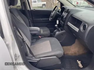2016 Jeep Compass Sport with VIN 1C4NJCBA3GD568160, listed as a Copart auction lot 44409505 with 174,612 mi miles and Clean title. Bid and sale history available at DreamBid. Image 5.