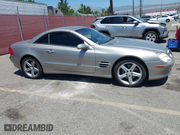 2004 Mercedes-Benz SL 500 z VIN WDBSK75F44F063970, wystawiony jako IAAI lot #42301998 z przebiegiem 108 480 mil mil oraz . Historia ofert i sprzedaży dostępna na DreamBid. Obrazek 13.