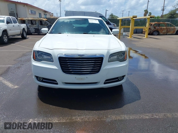 2012 Chrysler 300 S z VIN 2C3CCABG5CH115766, wystawiony jako IAAI lot #41893708 z przebiegiem 129 260 mil mil oraz . Historia ofert i sprzedaży dostępna na DreamBid. Obrazek 12.