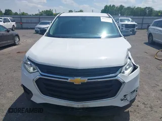 2020 Chevrolet Traverse LS z VIN 1GNERFKW8LJ262886, wystawiony jako IAAI lot #42124771 z przebiegiem 22 357 mil mil oraz . Historia ofert i sprzedaży dostępna na DreamBid. Obrazek 12.