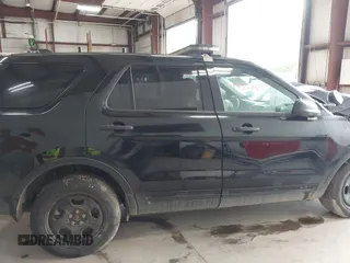2018 Ford Police Interceptor Utility z VIN 1FM5K8AR5JGB91950, wystawiony jako IAAI lot #41976863 z przebiegiem Nie podano mil oraz . Historia ofert i sprzedaży dostępna na DreamBid. Obrazek 13.