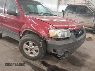 2006 Ford Escape XLT with VIN 1FMYU93176KD47219, listed as a IAAI auction lot 41785112 with 247,175 mi miles. Bid and sale history available at carsss.com. Image 6.