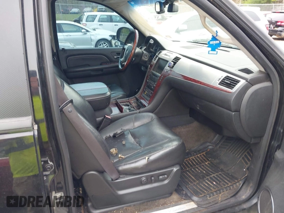 2009 Cadillac Escalade z VIN 1GYFK23229R252638, wystawiony jako IAAI lot #41962606 z przebiegiem 224 915 mil mil oraz . Historia ofert i sprzedaży dostępna na DreamBid. Obrazek 5.