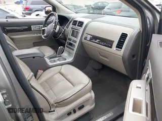 2008 Lincoln MKX z VIN 2LMDU88C08BJ36819, wystawiony jako IAAI lot #42258334 z przebiegiem 88 598 mil mil oraz . Historia ofert i sprzedaży dostępna na DreamBid. Obrazek 5.