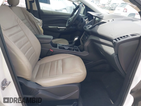 2019 Ford Escape SE z VIN 1FMCU0GD1KUA12322, wystawiony jako IAAI lot #42232033 z przebiegiem 141 764 mil mil oraz . Historia ofert i sprzedaży dostępna na DreamBid. Obrazek 5.