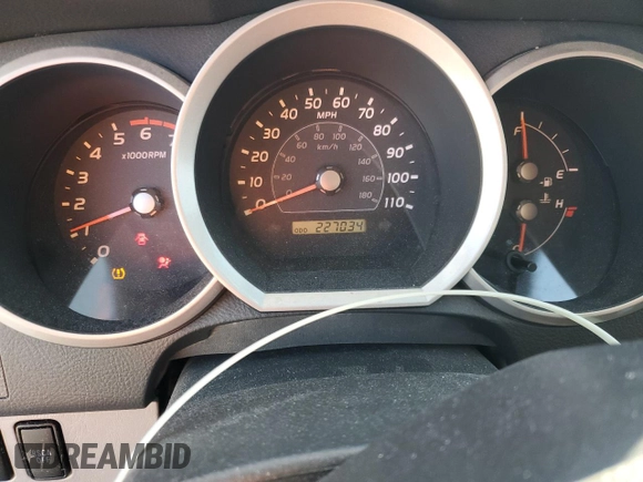 2009 Toyota 4Runner SR5 z VIN JTEZU14RX9K026788, wystawiony jako Copart lot #86597604 z przebiegiem 227 034 mil mil oraz Nie do naprawy • Non repairable. Historia ofert i sprzedaży dostępna na DreamBid. Obrazek 9.
