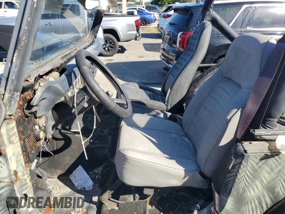 1985 Jeep CJ z VIN 1JCCF87AXFT003034, wystawiony jako Copart lot #75175274 z przebiegiem 15 849 mil mil oraz Szkody całkowita. Historia ofert i sprzedaży dostępna na DreamBid. Obrazek 7.