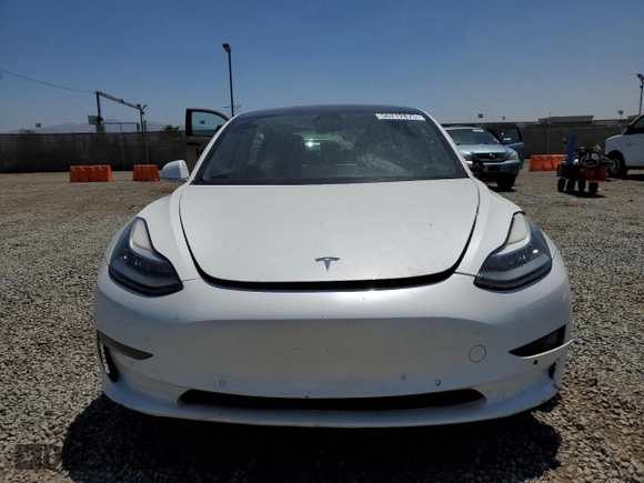 2019 Tesla Model 3 Mid Range z VIN 5YJ3E1EA3KF402556, wystawiony jako Copart lot #56212875 z przebiegiem 89 022 mil mil oraz Szkoda całkowita • Salvage title. Historia ofert i sprzedaży dostępna na DreamBid. Obrazek 5.