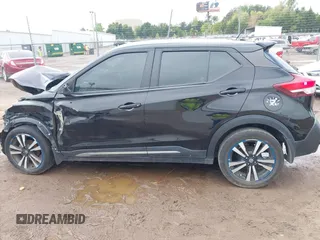 2019 Nissan Kicks SV z VIN 3N1CP5CU1KL526103, wystawiony jako IAAI lot #40405698 z przebiegiem 76 009 mil mil oraz . Historia ofert i sprzedaży dostępna na DreamBid. Obrazek 15.
