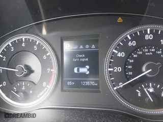 2019 Hyundai Santa Fe SE with VIN 5NMS23AD1KH074388, listed as a IAAI auction lot 41539007 with 123,570 mi miles. Bid and sale history available at carsss.com. Image 7.