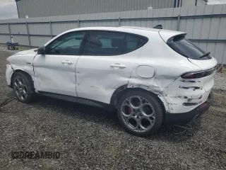 2024 Alfa Romeo Tonale Veloce z VIN ZASPATDW4R3035099, wystawiony jako Copart lot #62618134 z przebiegiem 7339 mil mil oraz Szkody całkowita. Historia ofert i sprzedaży dostępna na DreamBid. Obrazek 2.