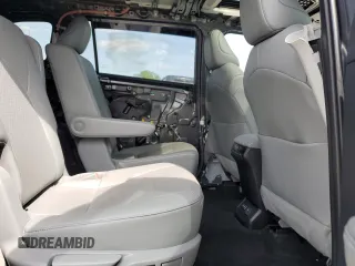 2023 Toyota Highlander L z VIN 5TDKDRAH3PS018604, wystawiony jako Copart lot #54381385 z przebiegiem 27 549 mil mil oraz Szkoda całkowita • Salvage title. Historia ofert i sprzedaży dostępna na DreamBid. Obrazek 11.