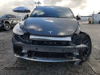 2024 Tesla Model Y Long Range z VIN 7SAYGDEE4RA229466, wystawiony jako Copart lot #45163325 z przebiegiem 13 748 mil mil oraz Szkoda całkowita • Salvage title. Historia ofert i sprzedaży dostępna na DreamBid. Obrazek 5.