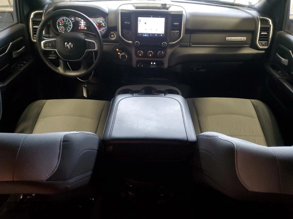 2024 Ram 2500 Big Horn z VIN 3C6UR5DJ0RG406271, wystawiony jako Copart lot #64281275 z przebiegiem 15 019 mil mil oraz Czysty tytuł • Clean title. Historia ofert i sprzedaży dostępna na DreamBid. Obrazek 8.