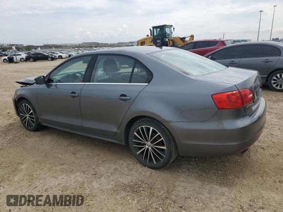 2013 Volkswagen Jetta SEL с VIN 3VWLX7AJ9DM445880, выставлен на аукционе Copart как лот 62059235 с пробегом 231 887 миль миль и Списание • Salvage title. История ставок и продаж доступна на DreamBid. Изображение 2.