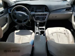 2017 Hyundai Sonata 2.4L z VIN 5NPE24AF0HH532583, wystawiony jako Copart lot #57362035 z przebiegiem 277 636 mil mil oraz Czysty tytuł • Clean title. Historia ofert i sprzedaży dostępna na DreamBid. Obrazek 8.
