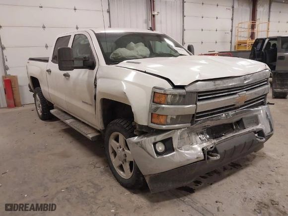 2015 Chevrolet Silverado 2500HD LT with VIN 1GC1KVE89FF174651, listed as a IAAI auction lot 41458302 with 206,591 mi miles. Bid and sale history available at carsss.com. Image 1.