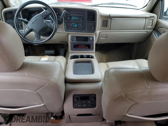 2005 GMC Yukon XL SLT with VIN 1GKFK16ZX5J197541, listed as a Copart auction lot 44103055 with 255,485 mi miles and Salvage Title. Bid and sale history available at carsss.com. Image 8.