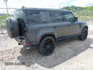 2024 Land Rover Defender Carpathian Edition z VIN SALEWEEE4R2246274, wystawiony jako IAAI lot #42209180 z przebiegiem 14 471 mil mil oraz . Historia ofert i sprzedaży dostępna na DreamBid. Obrazek 4.