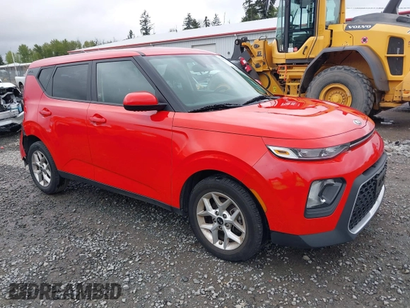 2020 Kia Soul LX with VIN KNDJ23AU3L7009028, listed as a IAAI auction lot 42137466 with 44,398 mi miles. Bid and sale history available at carsss.com. Image 1.